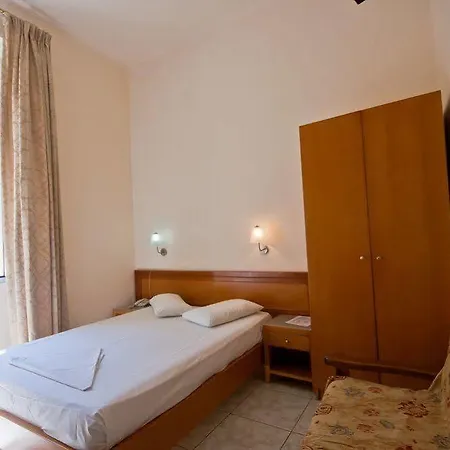 Hotel Lena 2*