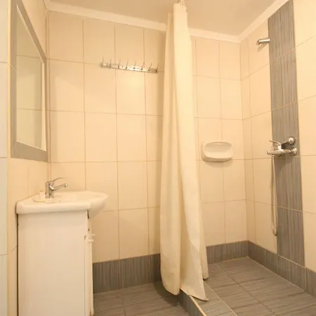 Lena Hotel 2*